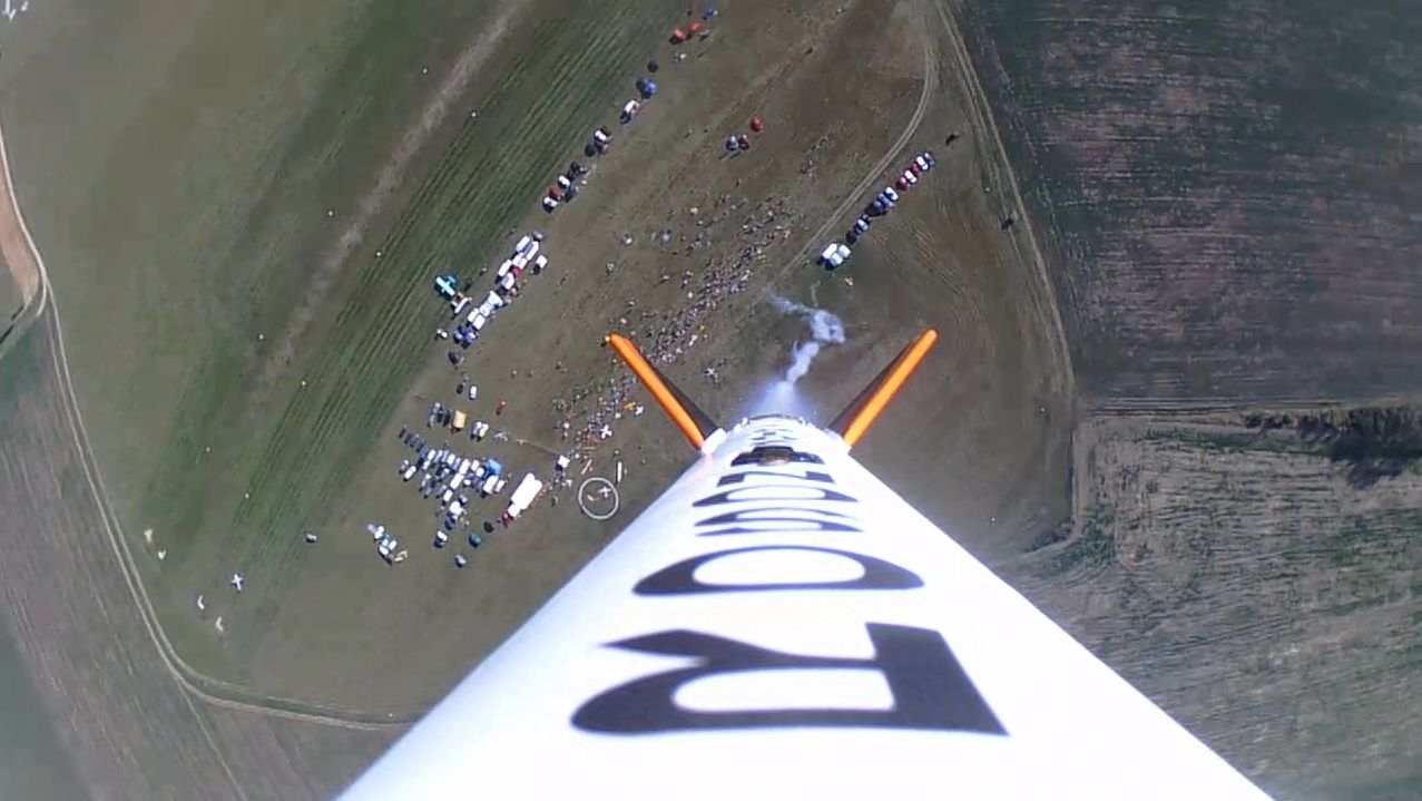 Třetí stupeň rakety ROSON nad Modelářským letištěm Nesvačily u Benešova