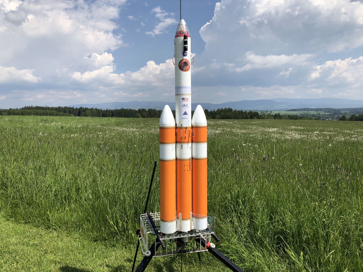 Polomaketa rakety DELTA IV HEAVY PARKER SOLAR PROBE těsně před startem, SVOJEK 2021